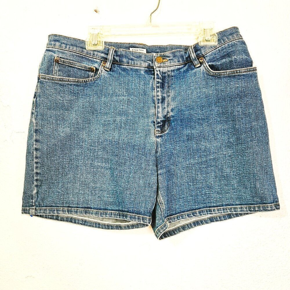 Jones Women's Sport Plus Size Mid Rise Stretch Blue Denim Shorts Size 16